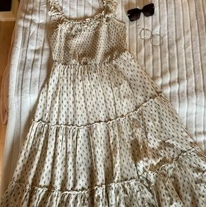 SLEEVELESS TIERED CREAM DRESS